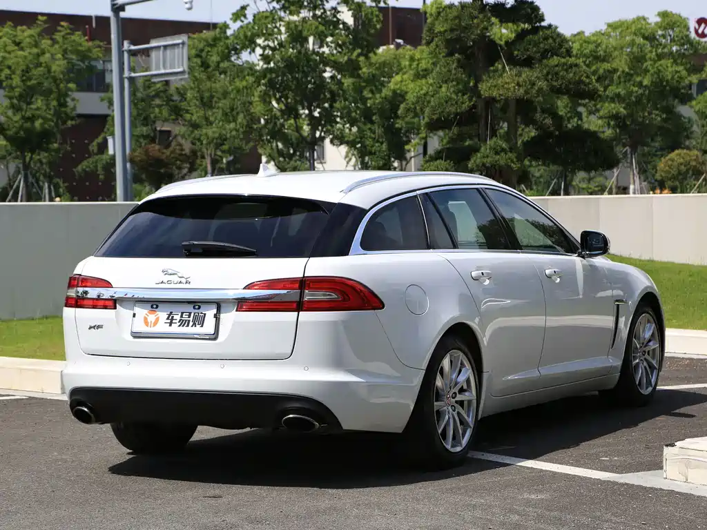 Jaguar XF 2016 — фото 19