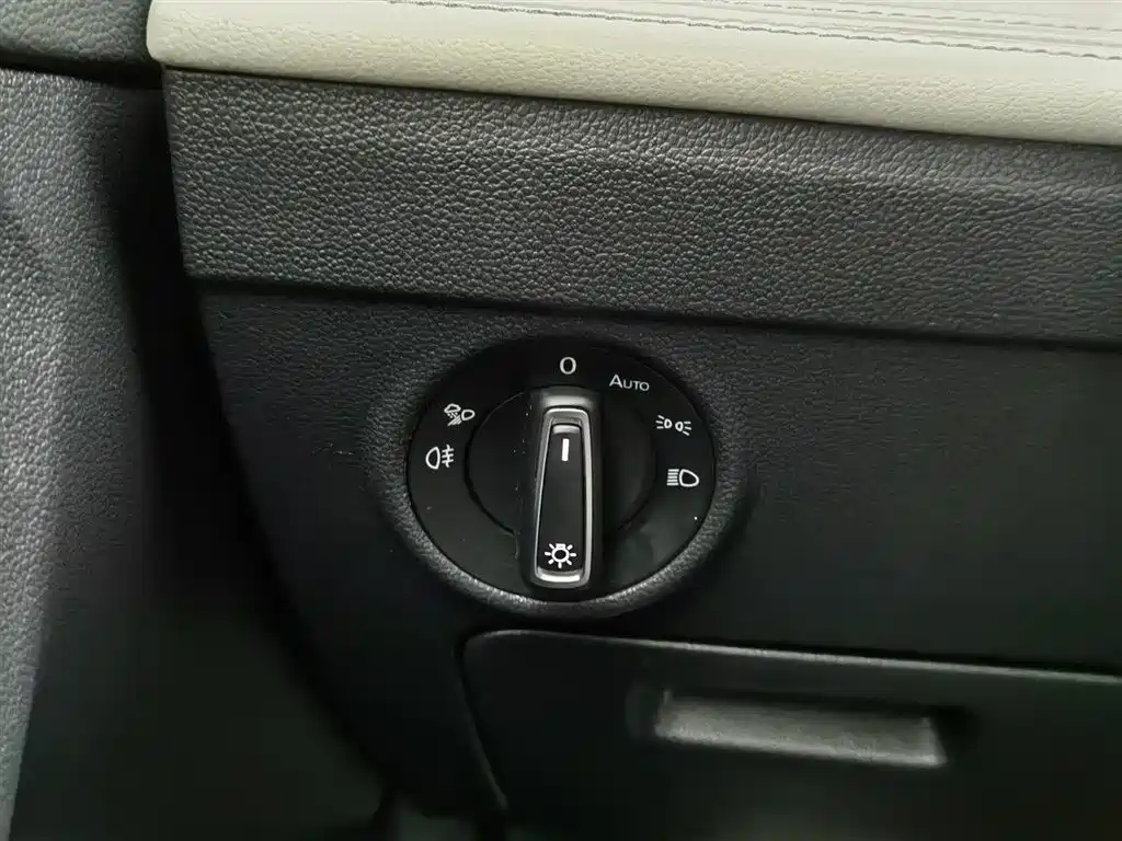Volkswagen Tiguan L 2023 — фото 21