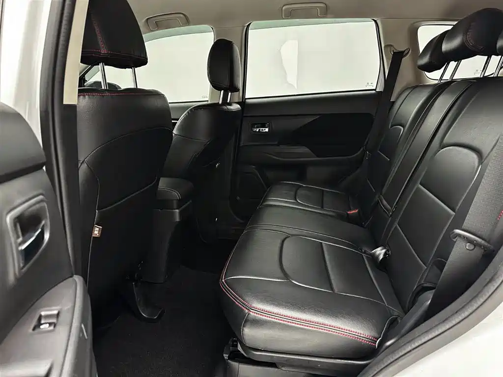 Mitsubishi Outlander 2022 — фото 19