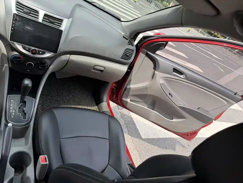 Hyundai Verna 2014 — фото 19