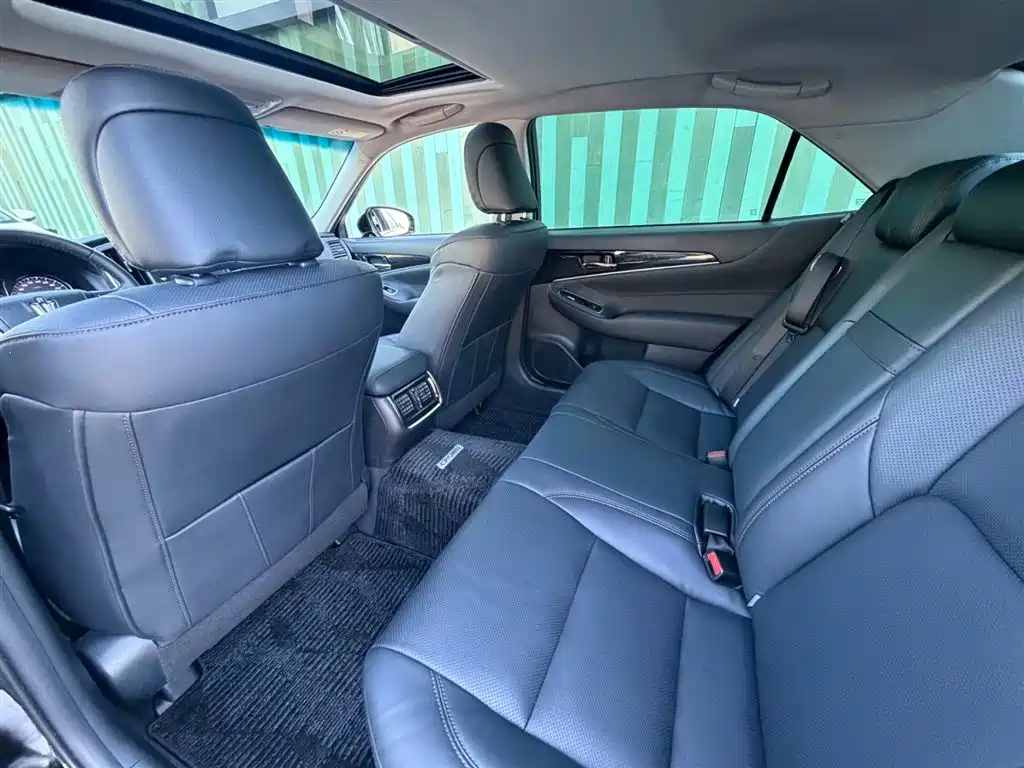 Toyota Crown 2018 — фото 8