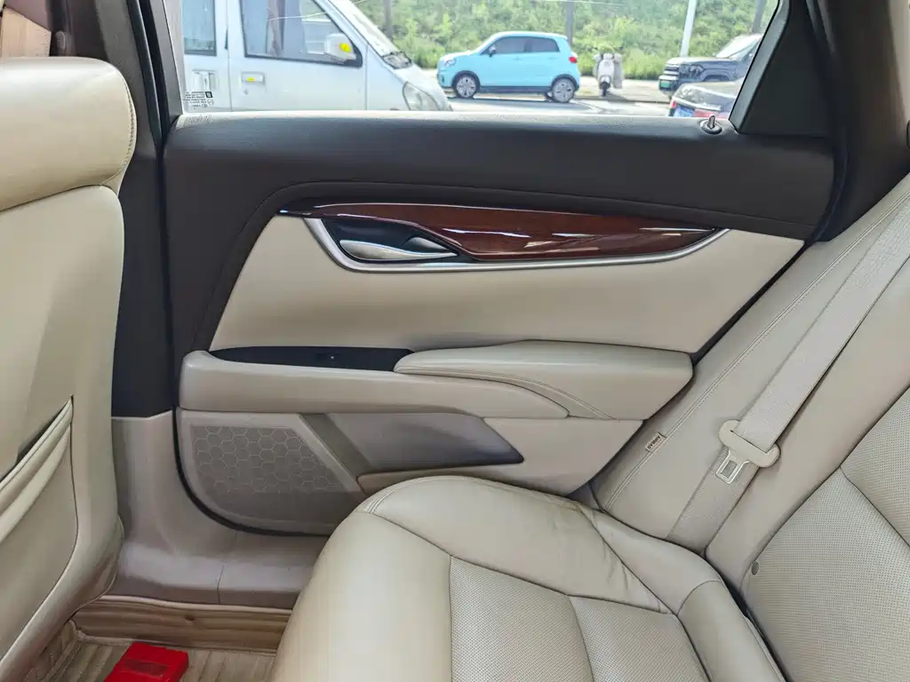 Cadillac XTS 2016 — фото 10