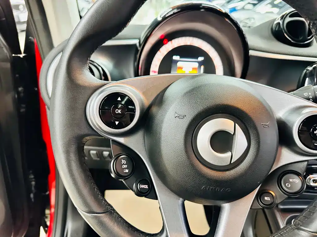 smart Fortwo 2019 — фото 39