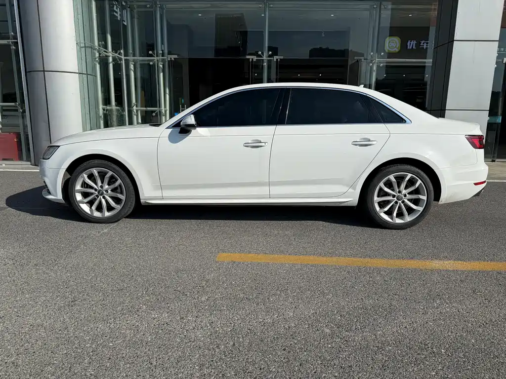 Audi A4L 2018