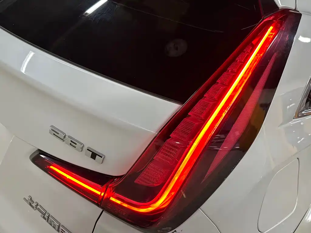 Cadillac XT4 2020 — фото 14
