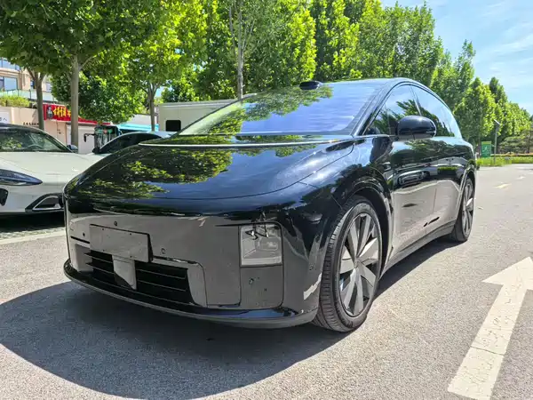 Li Auto i8 2025
