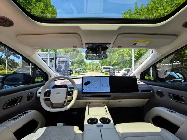Li Auto i8 2025