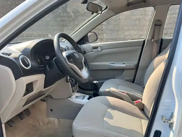 Changan Yuexiang V3 2015