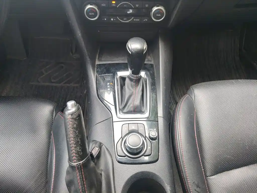 Mazda 3 Angkesela 2015