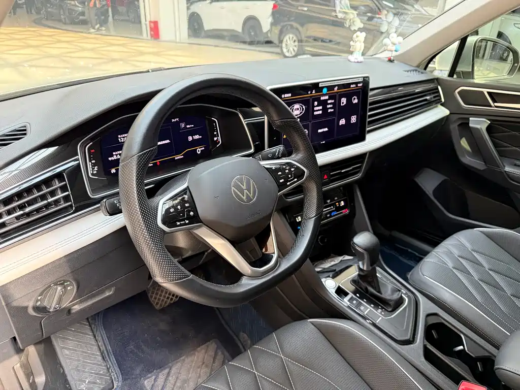 Volkswagen Tiguan L 2022 — фото 10