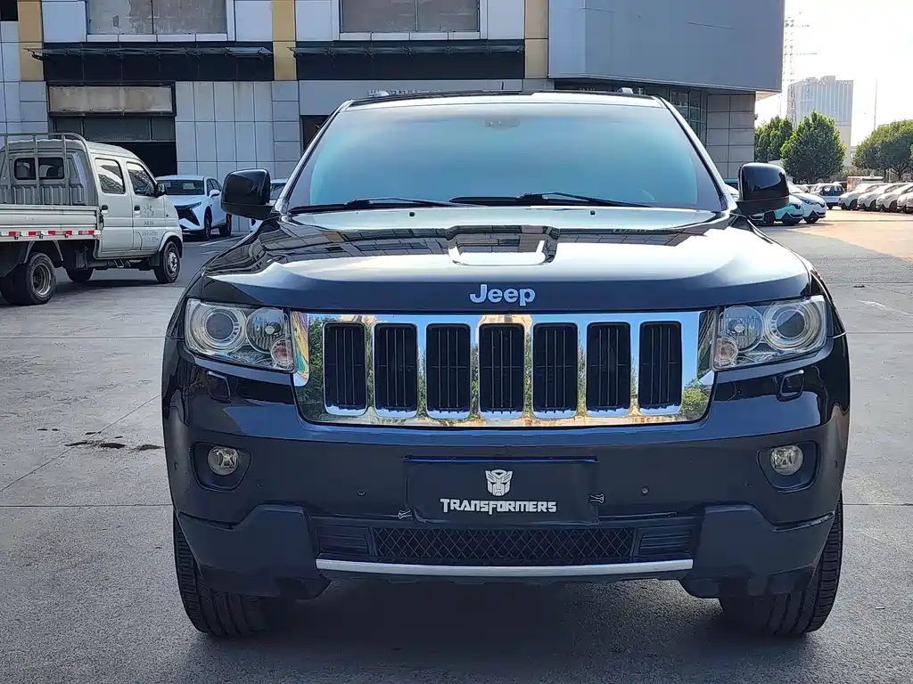Jeep Grand Cherokee 2013 — фото 2