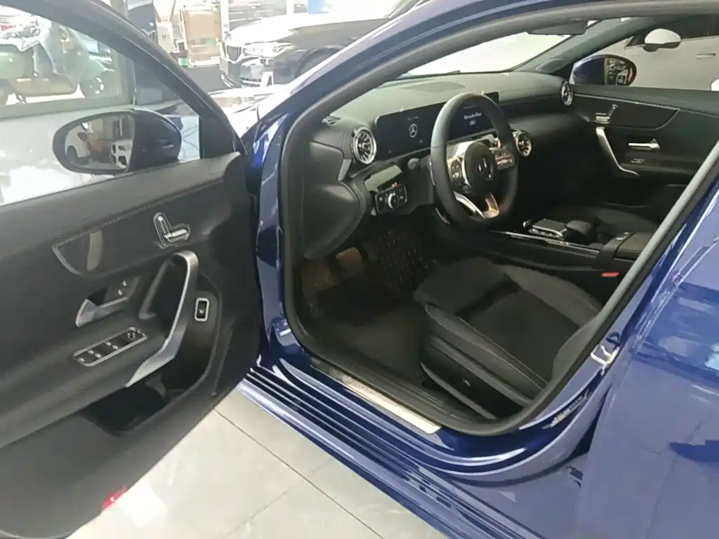 Mercedes-Benz A-Class 2021 — фото 16