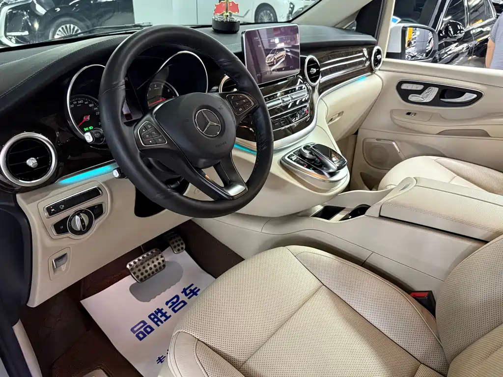Mercedes-Benz V-Class 2018 — фото 9