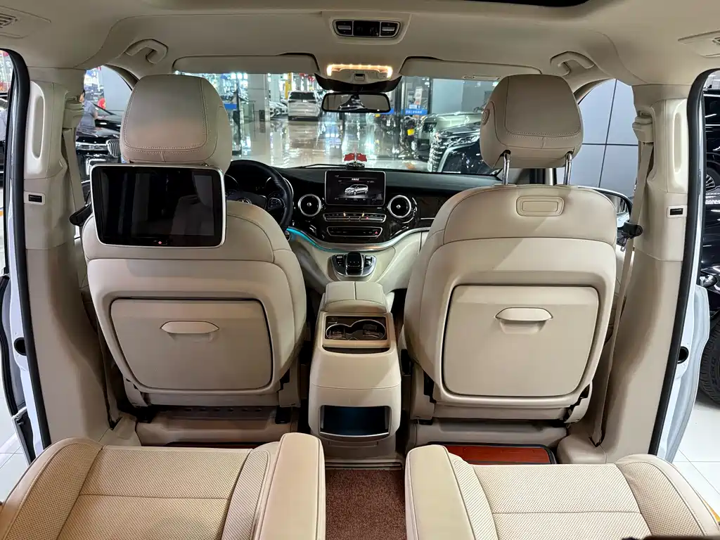 Mercedes-Benz V-Class 2018 — фото 18