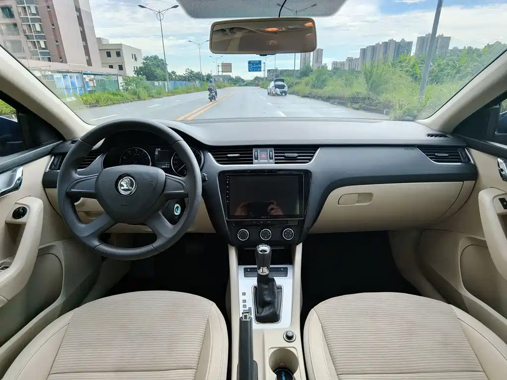 Skoda Octavia 2015 — фото 9