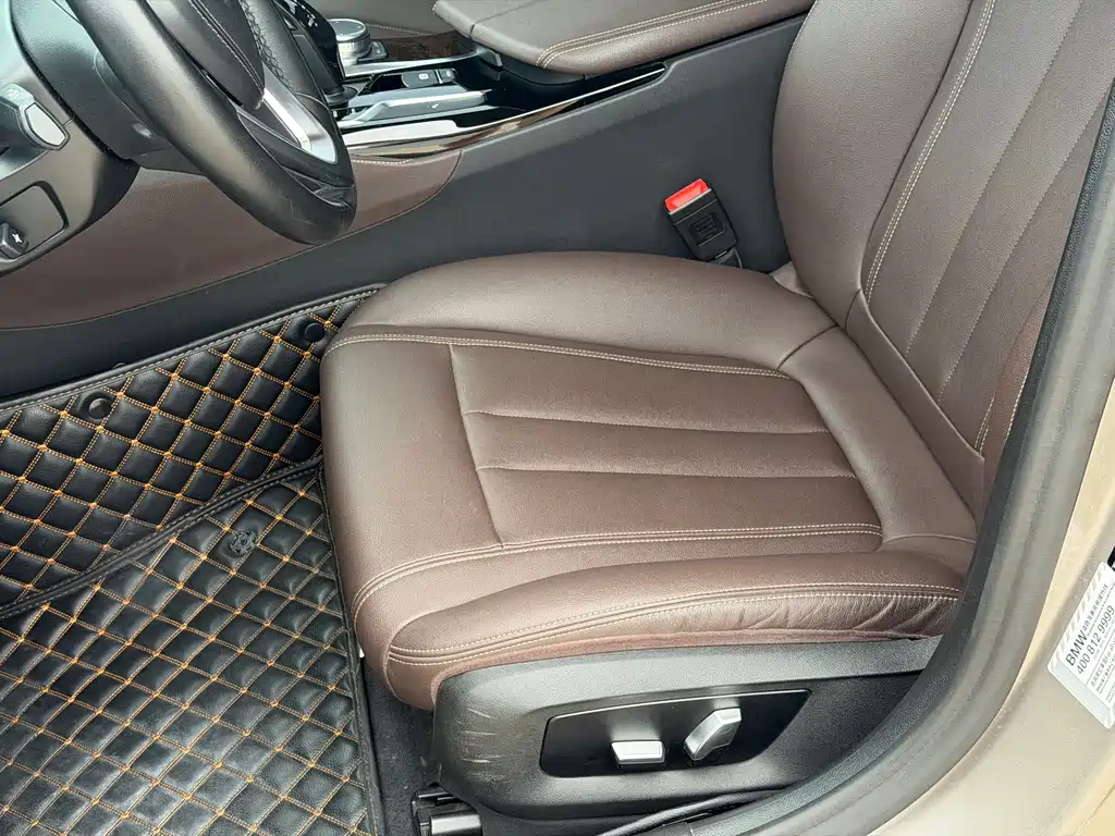 BMW 5 Series 2020 — фото 10