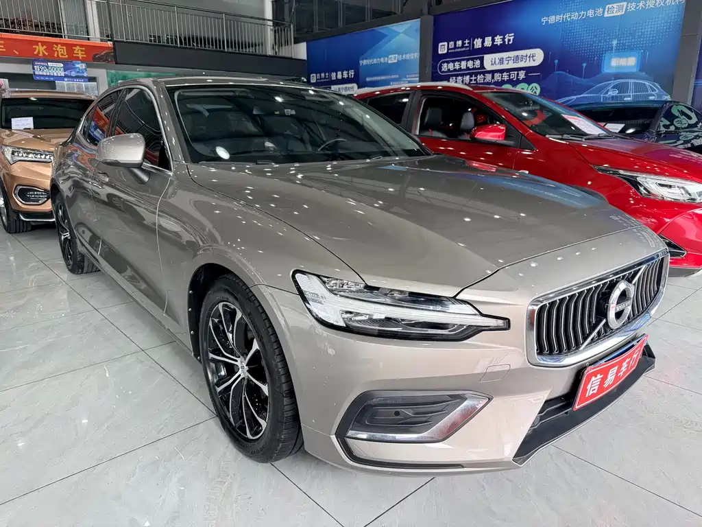 Volvo S60 2022 — фото 15