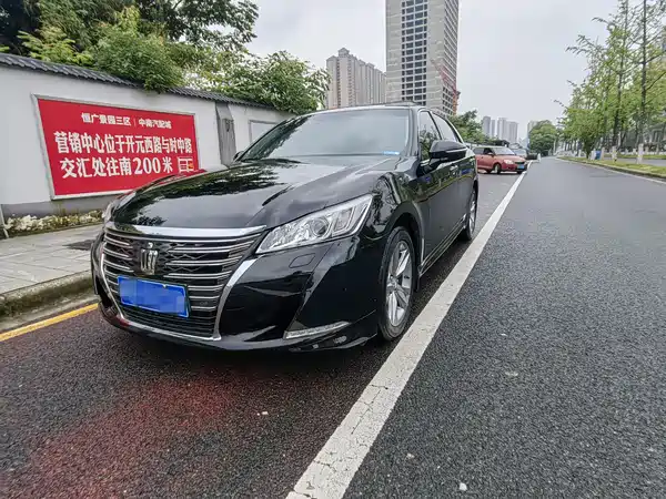 Toyota Crown 2017