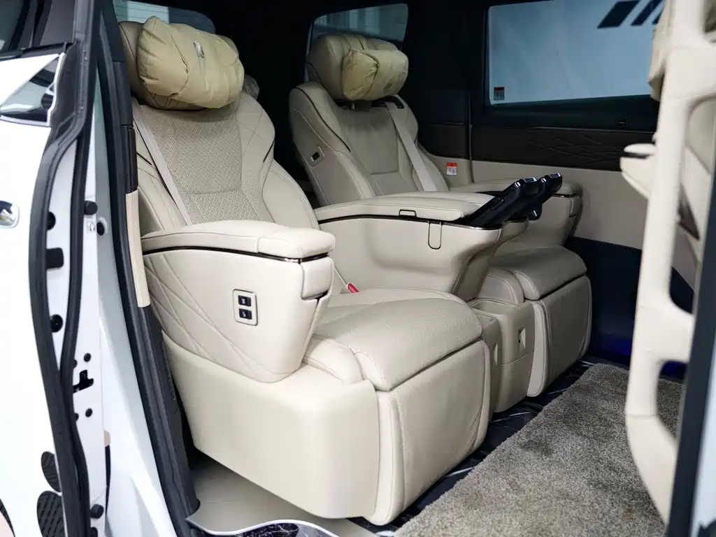 Toyota Alphard 2024 — фото 10