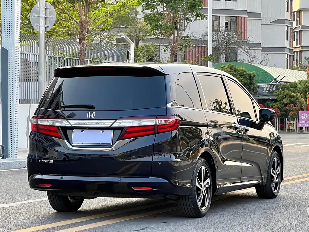 Honda Odyssey 2015 — фото 6