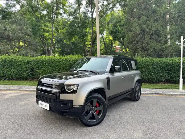 Land Rover Defender 2025