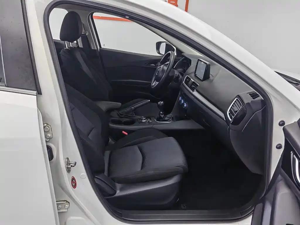 Mazda 3 Axela 2015 — фото 23