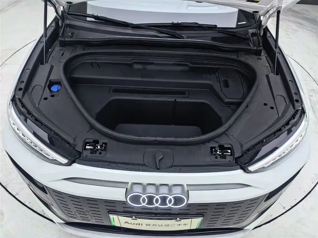 Audi Q6L e-tron 2025 — фото 19