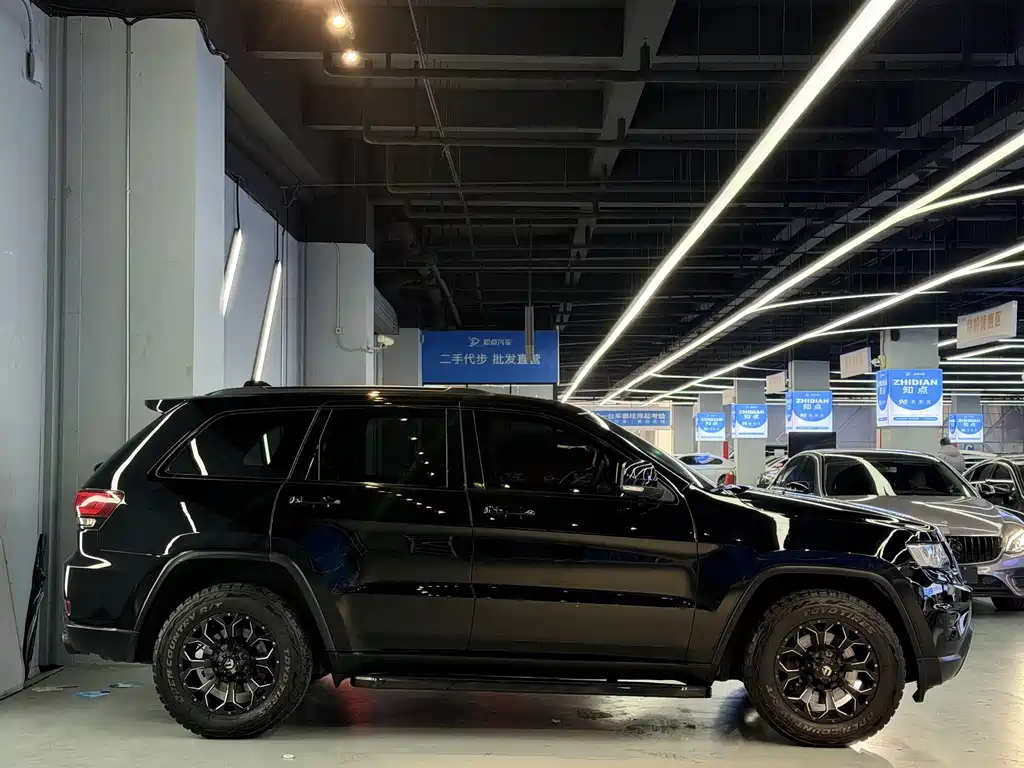 Jeep Grand Cherokee 2015 — фото 21