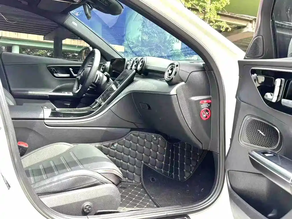Mercedes-Benz C-Class 2023 — фото 9