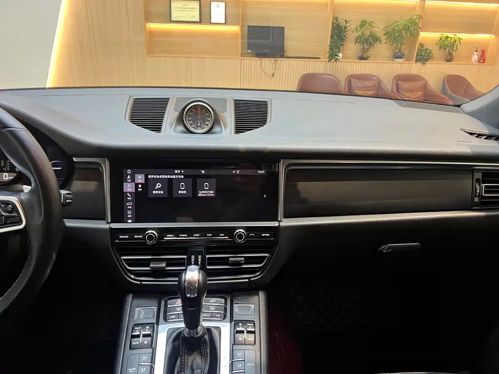 Porsche Macan 2019 — фото 24