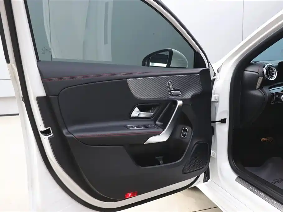 Mercedes-Benz A-Class 2024 — фото 10