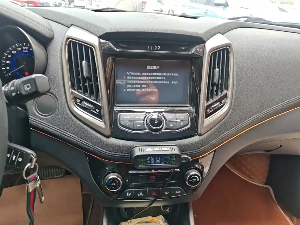 Changan Eado XT 2016 — фото 13