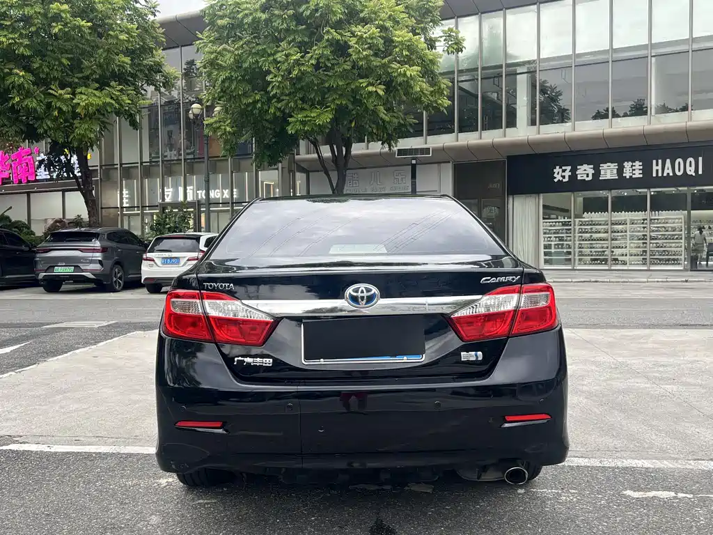 Toyota Camry 2014 — фото 4