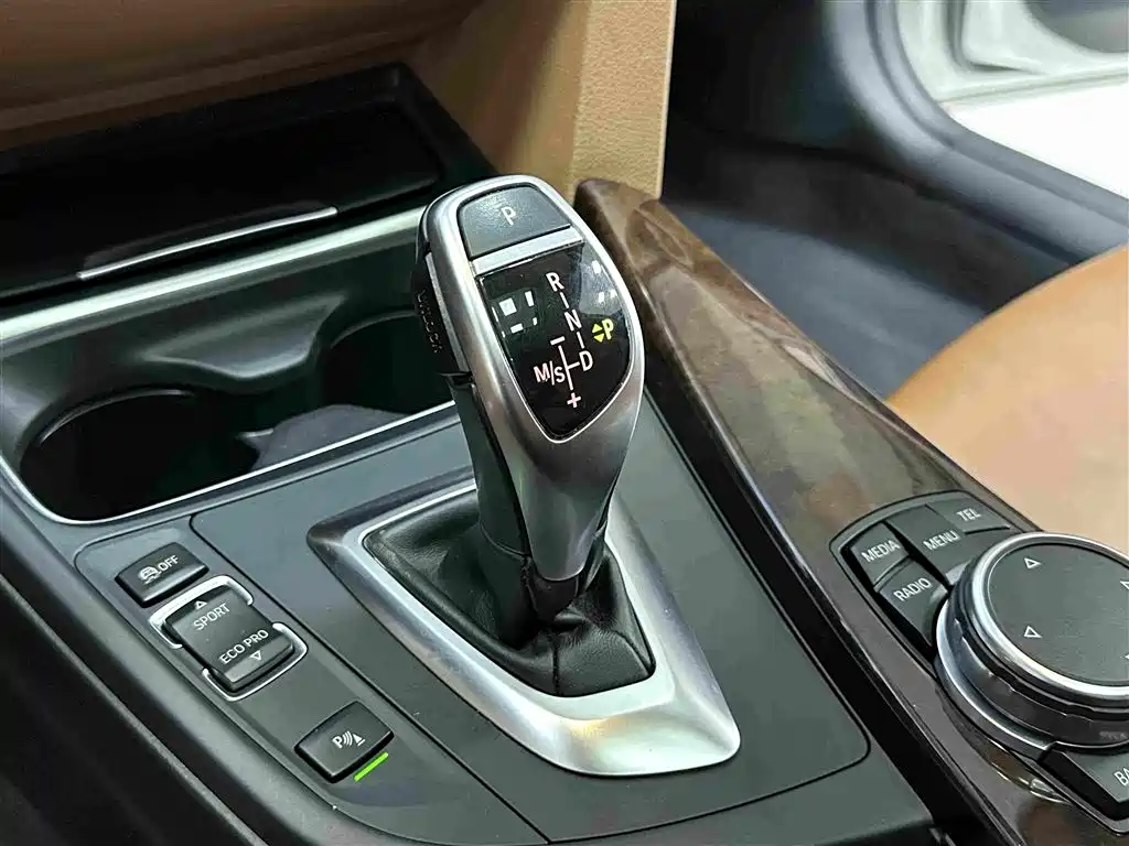 BMW 3 Series 2015 — фото 15