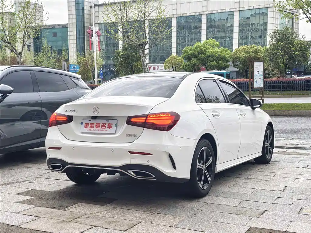 Mercedes-Benz A-Class 2024 — фото 7