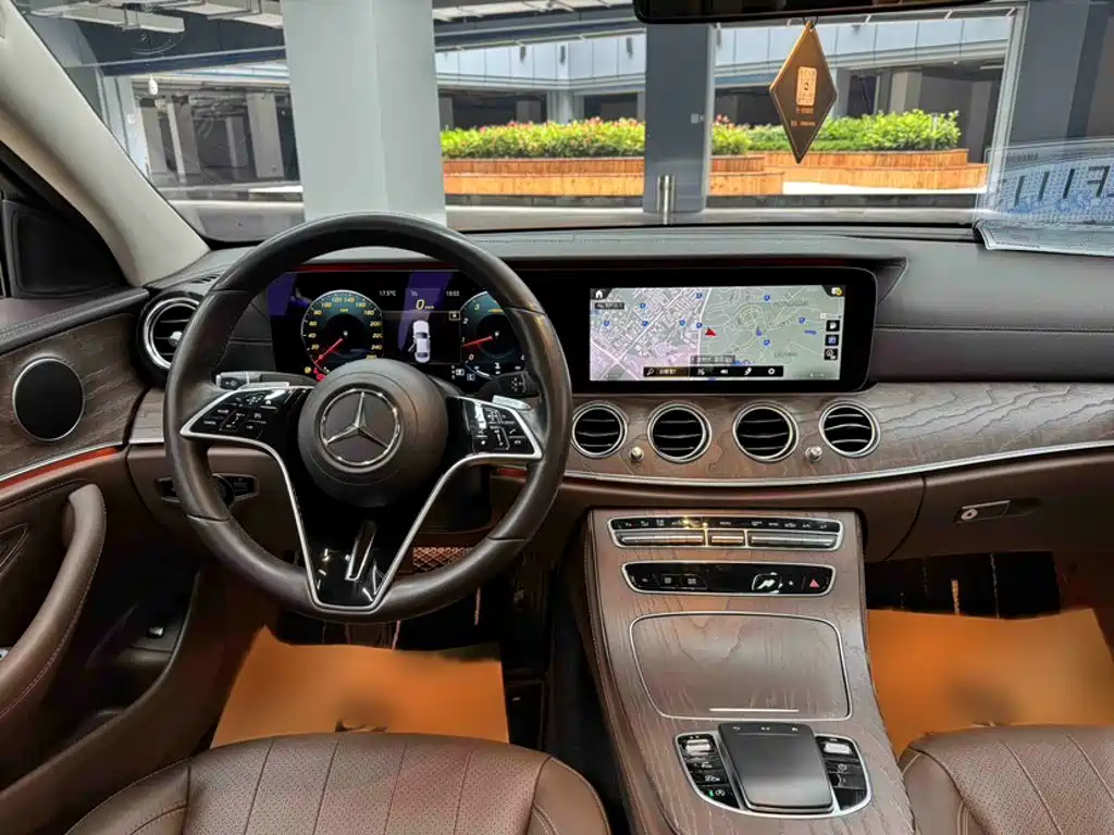 Mercedes-Benz E-Class 2021 — фото 14