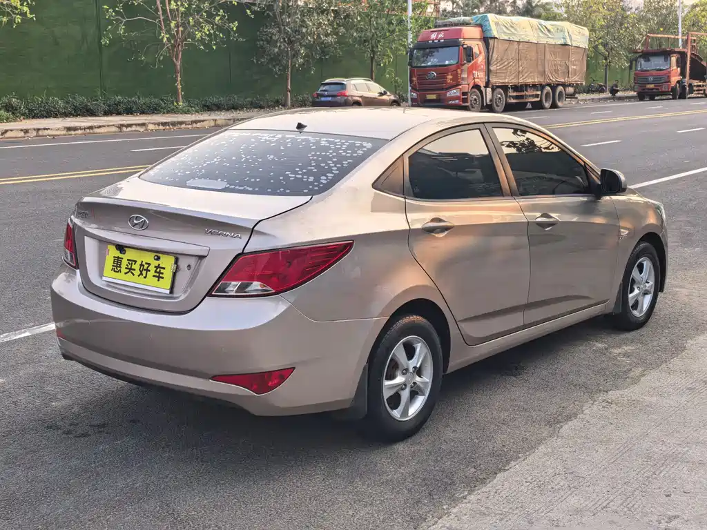 Hyundai Verna 2015 — фото 11
