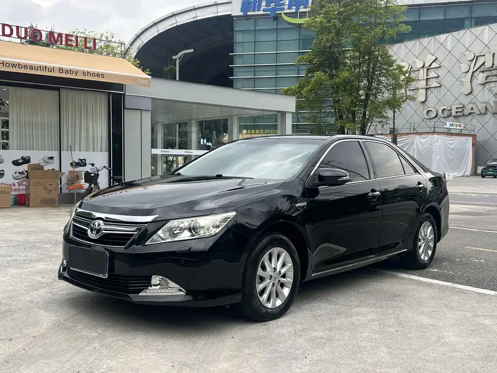 Toyota Camry 2014 — фото 1
