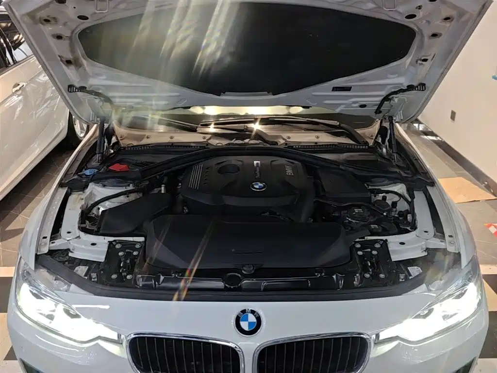 BMW 3 Series 2017 — фото 20