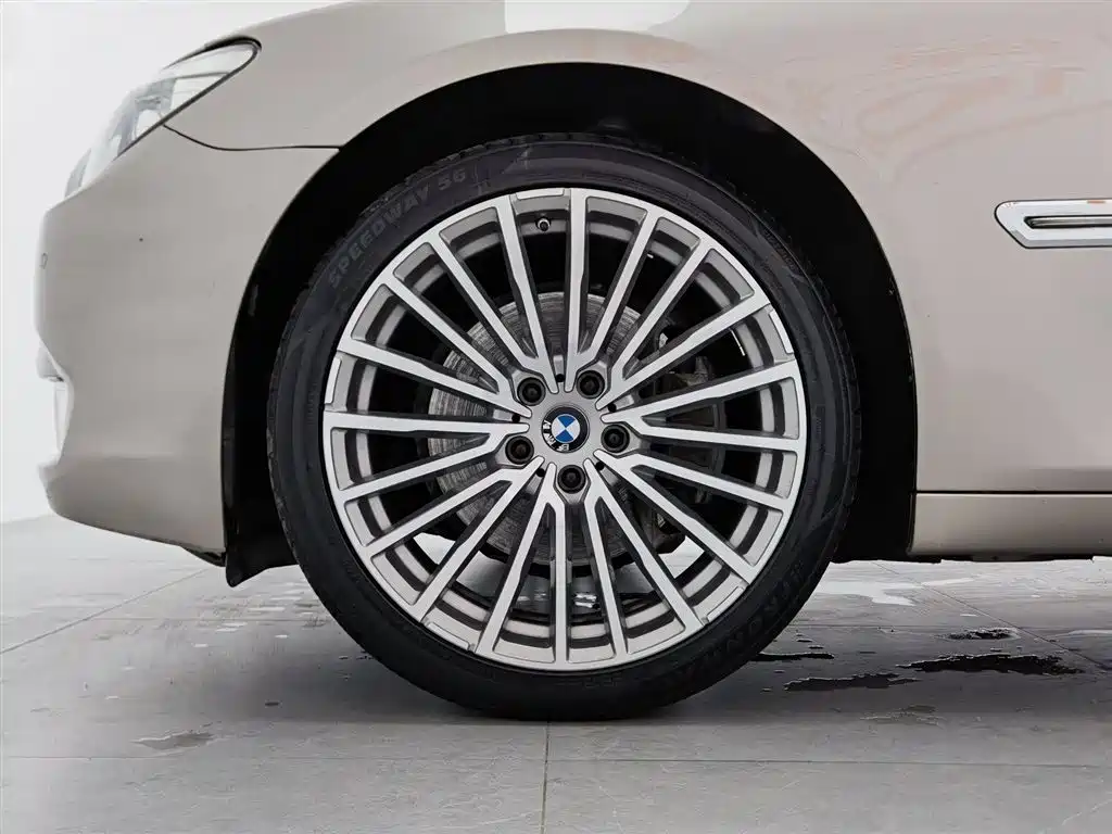 BMW 7 Series 2009 — фото 17