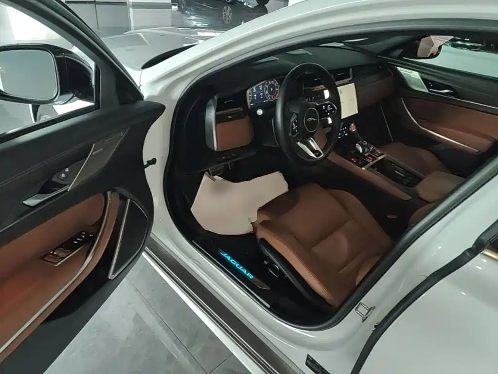 Jaguar XFL 2024 — фото 16