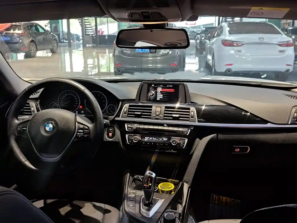 BMW 3 Series 2017 — фото 10