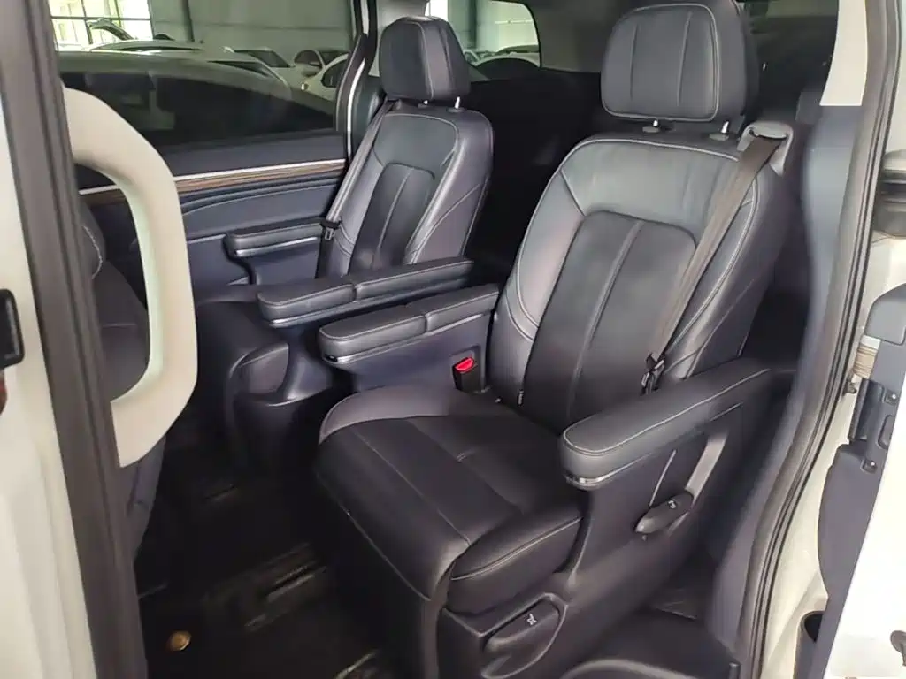 GAC Motor Trumpchi M8 2022 — фото 17