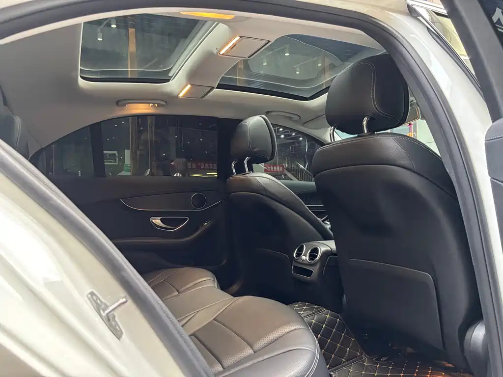 Mercedes-Benz C-Class 2019 — фото 12