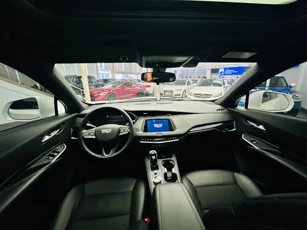 Cadillac XT4 2022 — фото 14