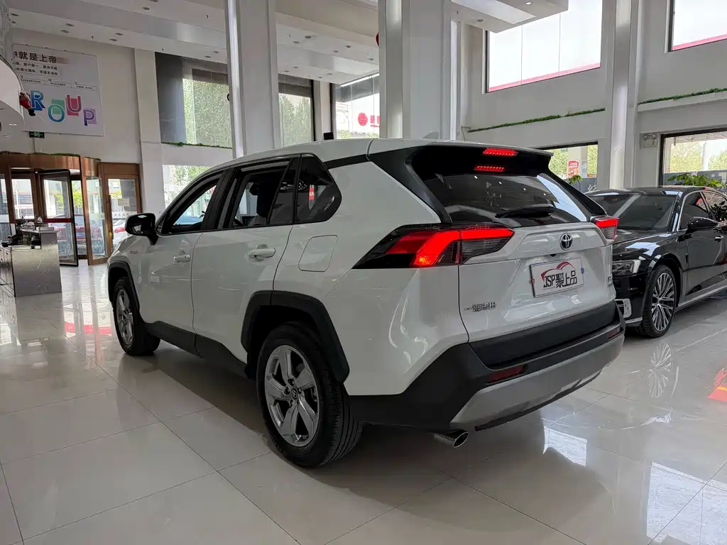 Toyota RAV4 2022 — фото 14
