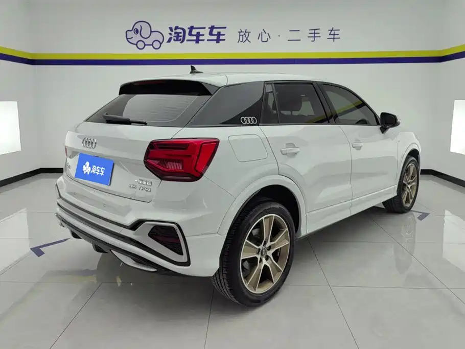 Audi Q2L 2023
