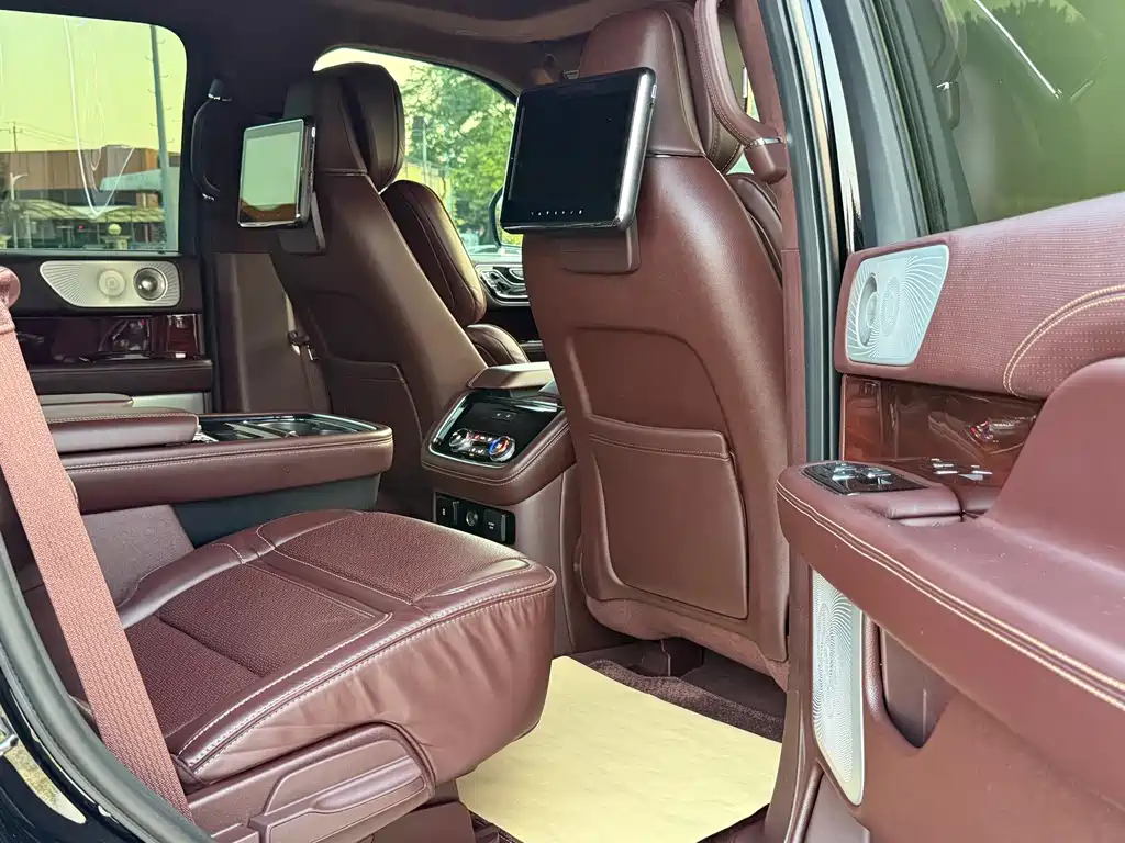 Lincoln Navigator 2020 — фото 20