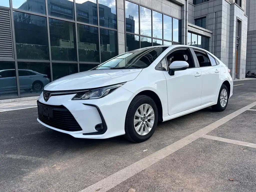 Toyota Corolla 2023 — фото 1
