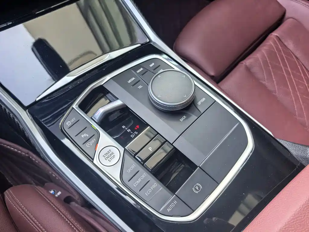 BMW 3 Series 2024 — фото 10